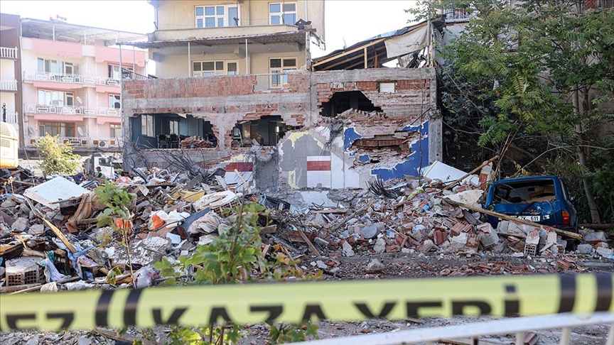 Balıkesir'de 6,1 büyüklüğündeki depremin ardından 786 artçı sarsıntı kaydedildi