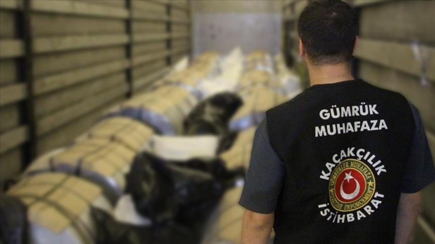 Gümrük Muhafaza ekipleri bir haftada yaklaşık 1,4 ton uyuşturucu ele geçirdi