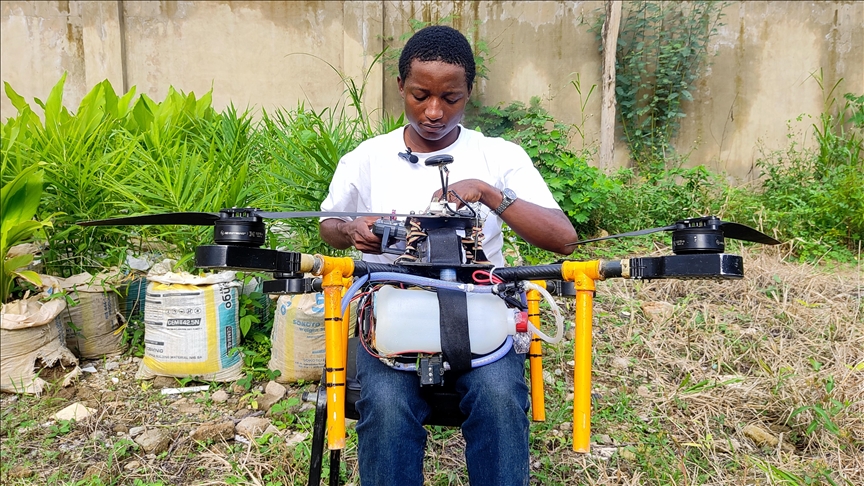 Mladi Nigerijac razvio dron koji otkriva bolesti biljaka i vrši prskanje usjeva