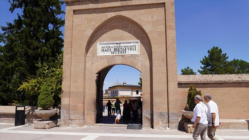 Hacı Bektaş Veli'nin fikir ve düşünceleri insanlığın yolunu aydınlatıyor