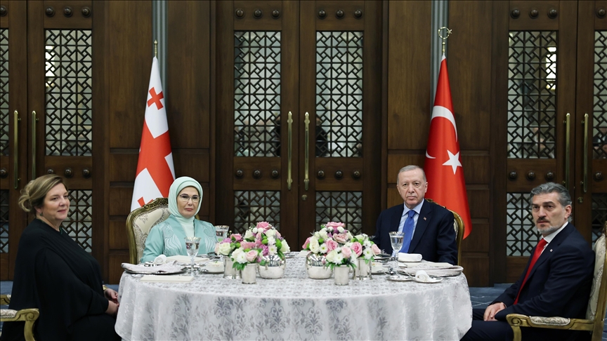 أردوغان يقيم مأدبة عشاء على شرف الرئيس الجورجي
