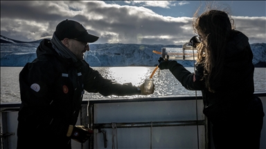 Turkish Arctic expedition team conducts atmospheric, oceanic observations