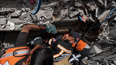 Gaza, ekipet e kërkim-shpëtimit arrijnë të shpëtojnë të gjallë nga rrënojat një vajzë të vogël