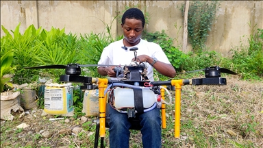 Mladi Nigerijac razvio dron koji otkriva bolesti biljaka i vrši prskanje usjeva