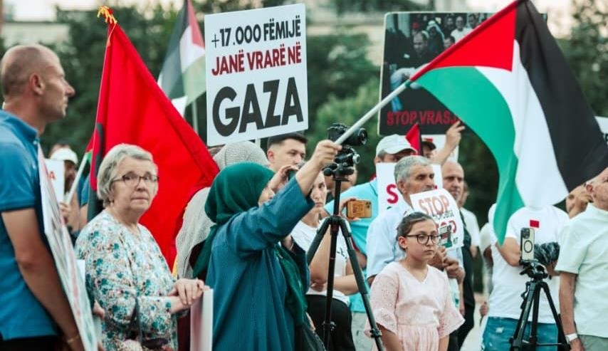 Protestë në Tiranë kundër gjenocidit në Gaza: “Nga Tirana në Gaza - Zëri i lirisë nuk ndalet”