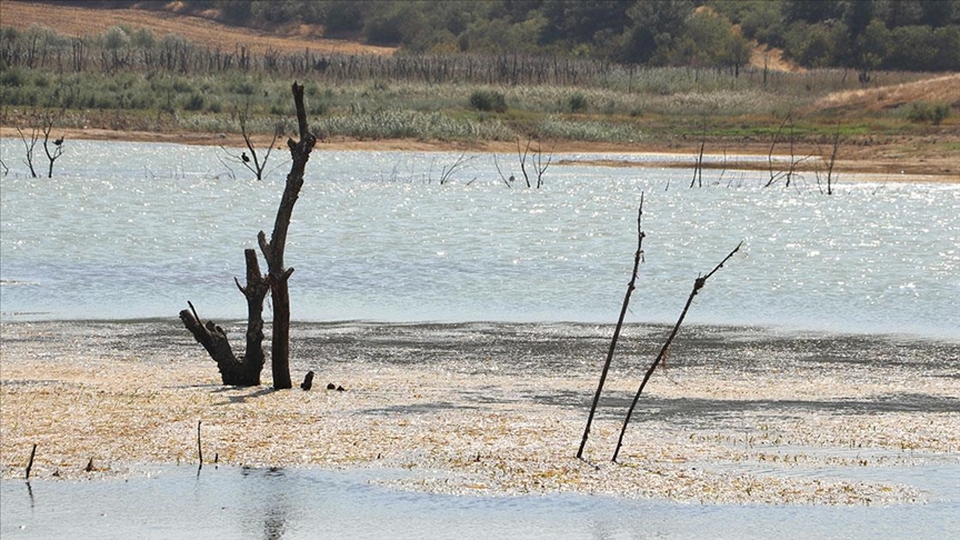 Tekirdağ'daki Yazır Göleti'nin su seviyesi kuraklığın etkisiyle yüzde 4'e düştü
