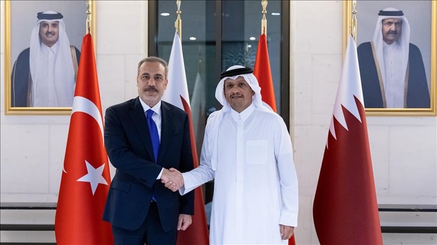 وزير الخارجية التركي يلتقي نظيره القطري في الدوحة