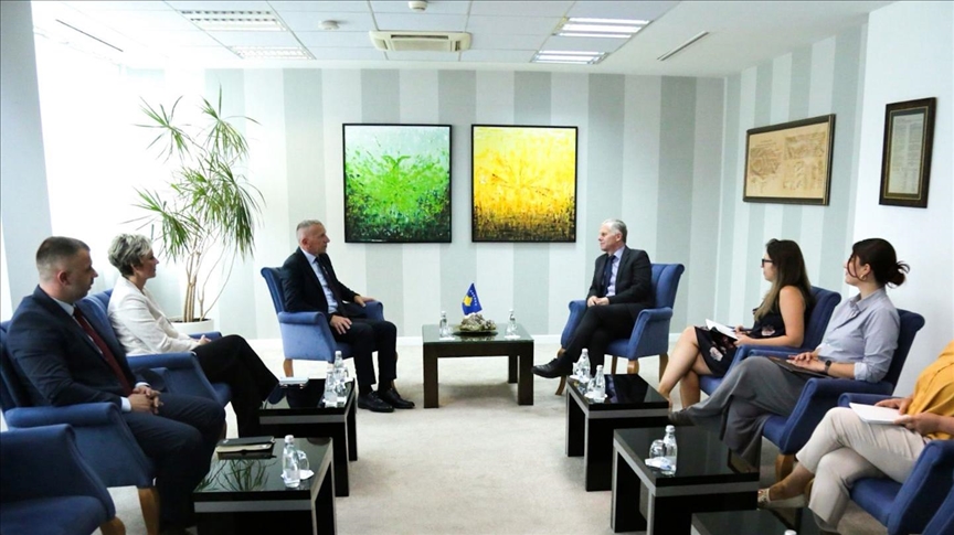 Zv/kryeministri Bislimi pret në takim në Prishtinë përfaqësues nga Lugina e Preshevës