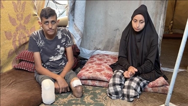 خوشک و برایەک لە غەززە کە قاچیان لەدەستداوە: "یەك كورسی كەمئەندامیمان هەیە و بە نۆرە بەكاریدەهێنین"