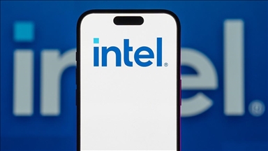 Intel shares climb 5.6% after CEO meets Trump