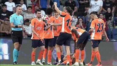 قدم.. باشاك شهير التركي يتأهل للدور الفاصل بدوري المؤتمر الأوروبي