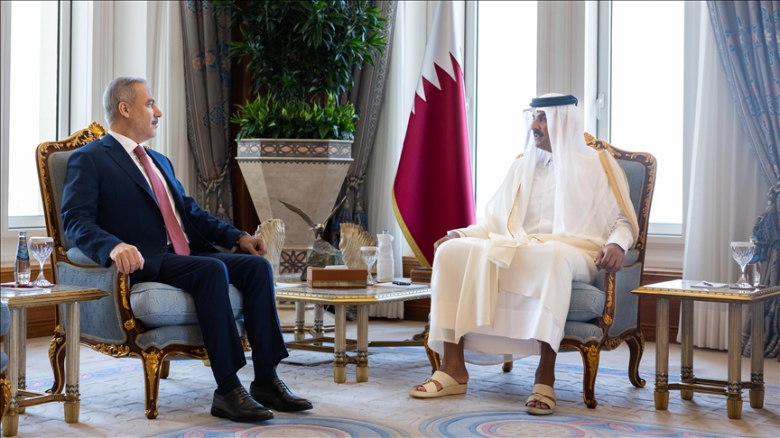 Turkish foreign minister meets Qatari emir in Doha