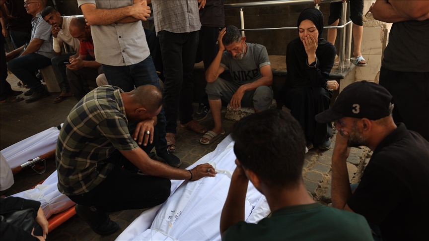 بينهم 8 من عائلة واحدة.. إسرائيل تقتل 27 فلسطينيا بغزة
