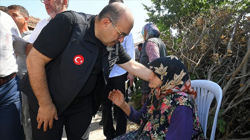 Sındırgı'da deprem sonrası yürütülen çalışmalar sürüyor