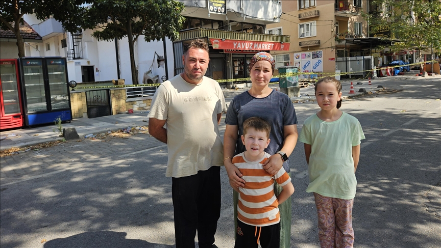 Sındırgı'daki depreme marketinde yakalanan esnaf yaşadıkları korku dolu anları anlattı