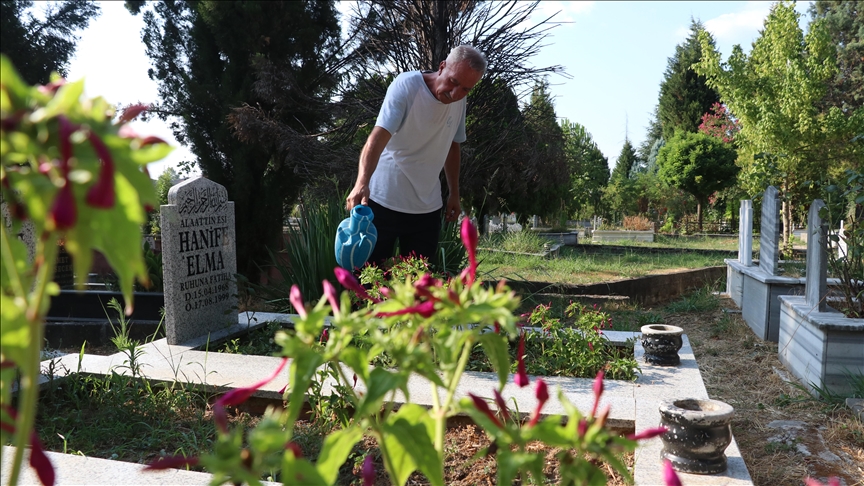 Marmara Depremi'nde kaybettiği eşi ve 3 çocuğunun acısını 26 yıldır yüreğinde taşıyor