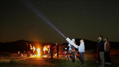 Li Wanê hezkiriyên astronomiyê ji bo ku xirûcîna stêrkan temaşe bikin li Zozanê Alandeştê civiyan