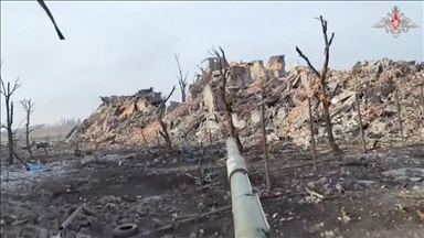 Rusija objavila snimak tenka T-72B3M dok uništava ukrajinsko uporište kod Krasnoarmejska