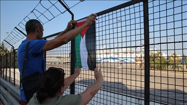 Cientos de griegos protestan por la visita de un crucero israelí al puerto de El Pireo