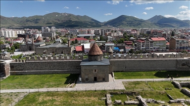 Mescida Kelehê ya li Erziromê bi sedan salan e li ser piyan e