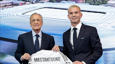 قدم.. ريال مدريد يقدم لاعبه الجديد ماستانتونو لوسائل الإعلام
