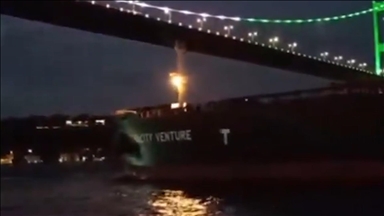 İstanbul Boğazı'nda arızalanan ham petrol yüklü gemi kurtarıldı