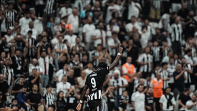 Beşiktaş, UEFA Konferans Ligi 3. eleme turunda St. Patrick's'i sahasında 3-2 yenerek play-off turuna yükseldi