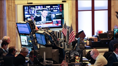 US stocks close midweek with continued rise; S&P 500, Nasdaq hit new record highs