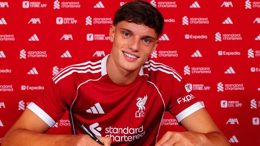 قدم.. ليفربول يضم المدافع الإيطالي جيوفاني ليوني