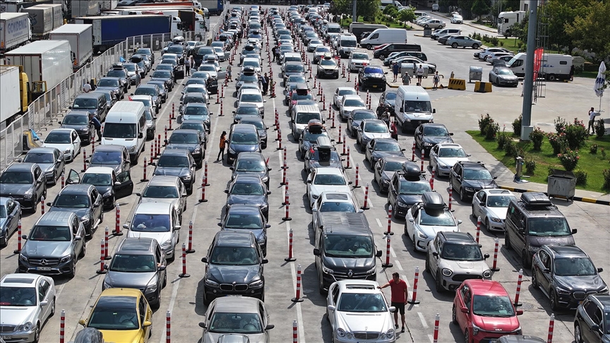 Kapıkule'de gurbetçilerin dönüş yolculuğu sürüyor