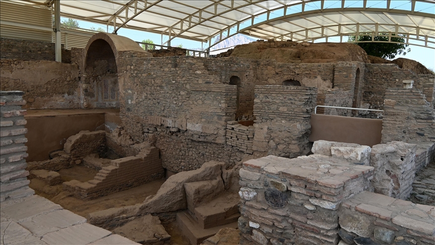 Archaeologists uncover remains of 2,800-year-old Lydian palace in western Türkiye