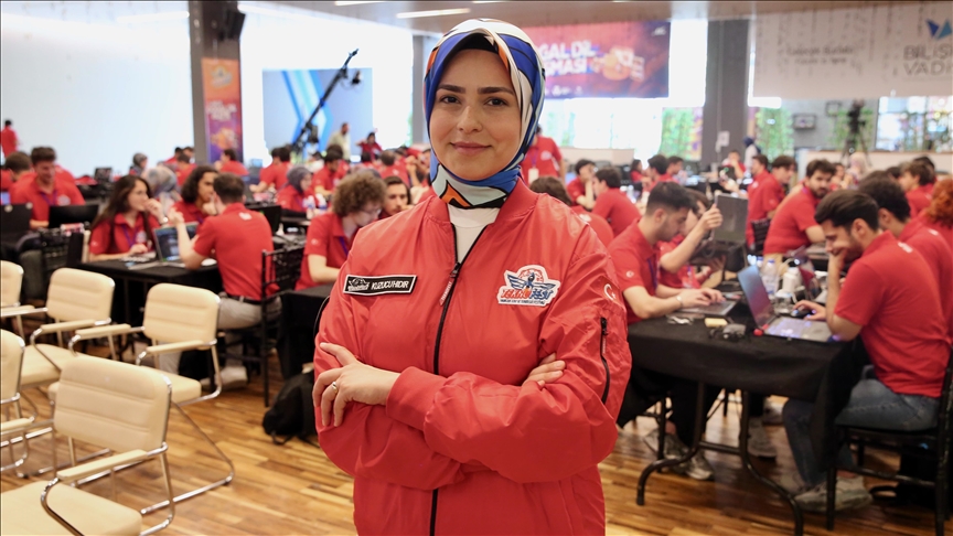 "TEKNOFEST kuşağı"nın geliştirdiği Next Sosyal yeni nesil yerli sosyal medya platformu olacak