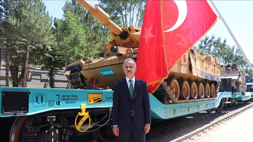 Bakan Uraloğlu: Türkiye savunma sanayisi ürünleriyle dünya piyasalarına adeta mührünü vurdu