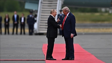 Fillojnë bisedimet Trump-Putin me dyer të mbyllura në Alaska