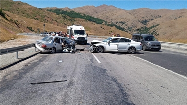 Li Erzincanê du otomobîl li hev qelibîn, 3 kes mirin û 6 kes jî birîndar bûn