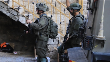 Cisjordanie occupée : 15 Palestiniens arrêtés par les forces israéliennes et des colons attaquent des civils 