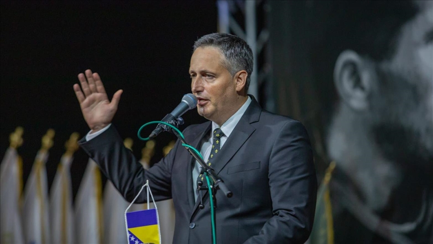 Bećirović poručio Vučiću: Moguća ravnopravna saradnja, nikako ponižavanje BiH