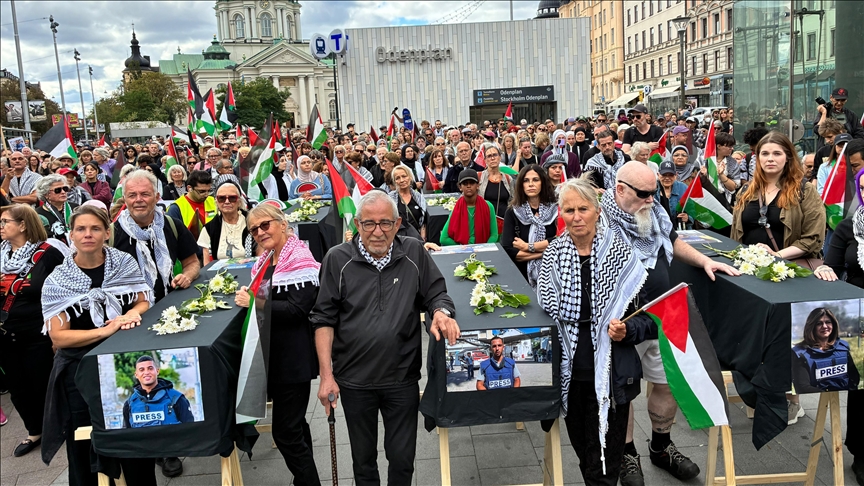 İsveç’te göstericiler, İsrail’in Gazze’ye ve gazetecilere yönelik saldırılarını protesto etti