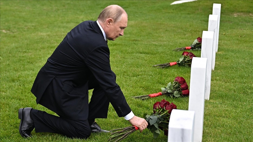 Putin položio cvijeće na grobove sovjetskih vojnika na Aljasci, u pratnji američke avijacije napustio zemlju