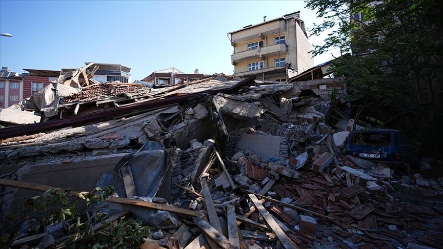 Ji ber erdheja li Sindirgiyê hezar û 36 beşên serbixwe xera bûne yan jî xisareke mezin dîtine