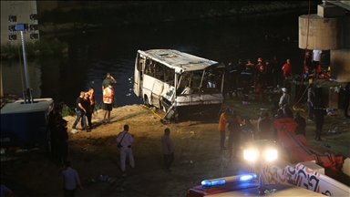 Li Cezayirê otobêsa rêwiyan qelibî çêm, 18 kes xeniqîn