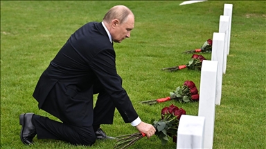 Putin položio cvijeće na grobove sovjetskih vojnika na Aljasci, u pratnji američke avijacije napustio zemlju