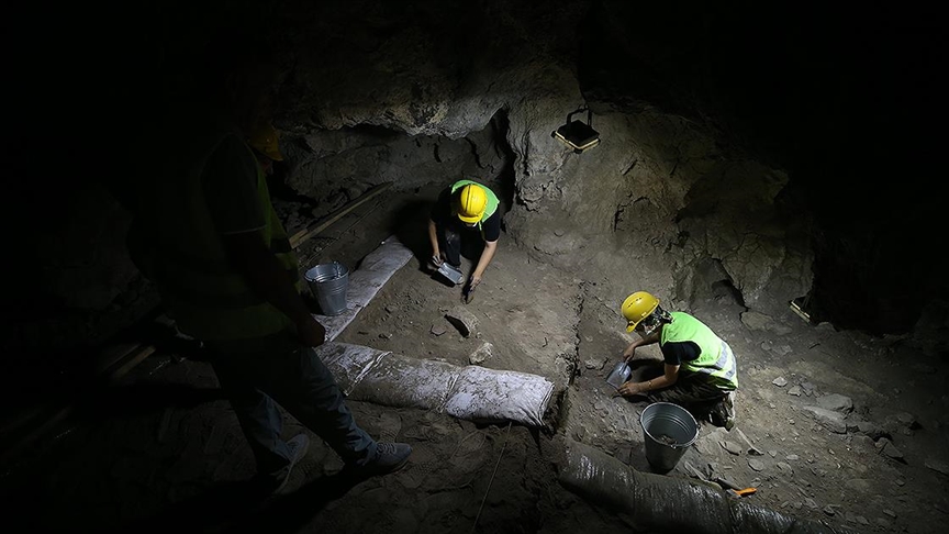 Arkeologlar, Andık Mağarası'nda geçmişin izlerini araştırıyor