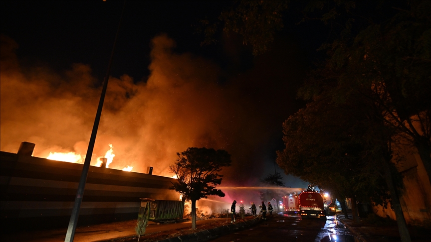 Gaziantep'te geri dönüşüm fabrikasında çıkan yangın kontrol altına alındı
