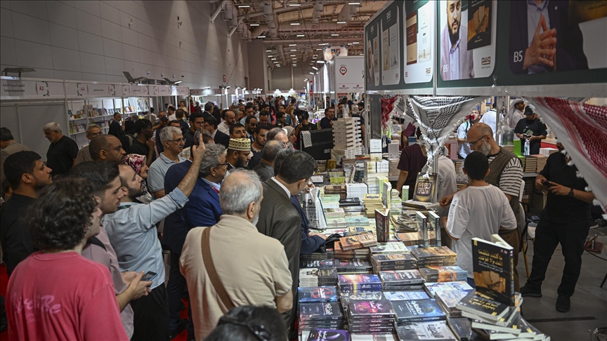 غابوا وحضرت أقلامهم.. كتب أسرى فلسطينيين تزين معرض إسطنبول للكتاب العربي (تقرير)
