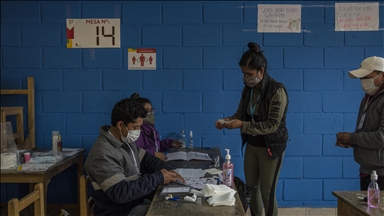 Bolivia heads to polls as right-wing candidates lead presidential race