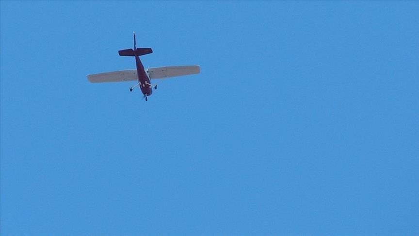 Një avion në Australi bëri ulje emergjente në një fushë golfi