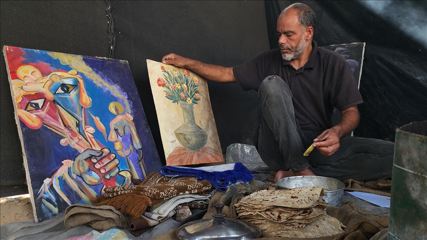 Gazzeli ressam, yıllarca emek verdiği tabloların çerçevelerini yemek pişirmek için kullanmak zorunda kaldı