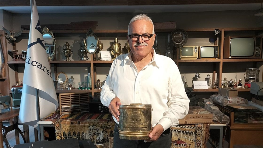 Antalyalı esnafın üç tekerlekli bisikletle başlayan merakı koleksiyona dönüştü