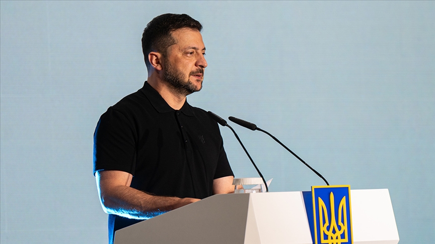 Zelenskiy'nin Trump ile görüşmesinde takım elbise benzeri bir kıyafet giyeceği iddia edildi